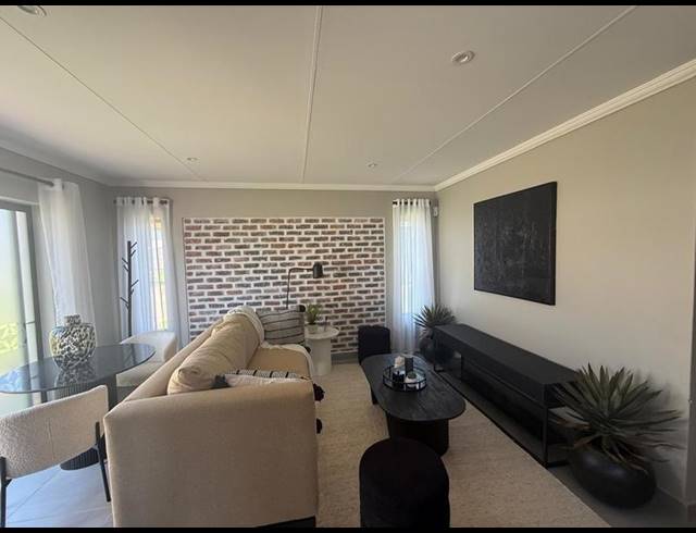 3 BEDROOM TOWNHOUSE FOR SALE IN COSMO CITY